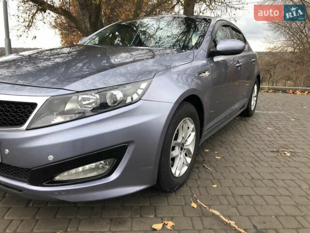 Серый Киа K5, объемом двигателя 2 л и пробегом 190 тыс. км за 10500 $, фото 2 на Automoto.ua