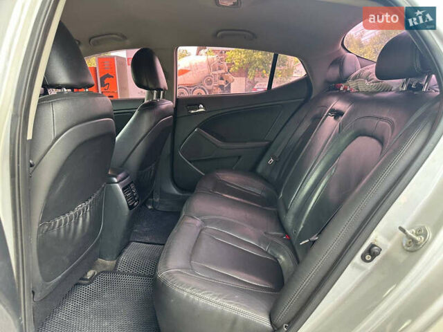 Серый Киа K5, объемом двигателя 2 л и пробегом 220 тыс. км за 8000 $, фото 12 на Automoto.ua