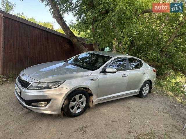 Серый Киа K5, объемом двигателя 2 л и пробегом 300 тыс. км за 7300 $, фото 4 на Automoto.ua