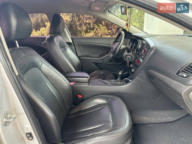 Серый Киа K5, объемом двигателя 2 л и пробегом 220 тыс. км за 8000 $, фото 10 на Automoto.ua