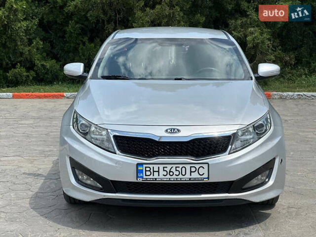 Серый Киа K5, объемом двигателя 2 л и пробегом 220 тыс. км за 8000 $, фото 7 на Automoto.ua