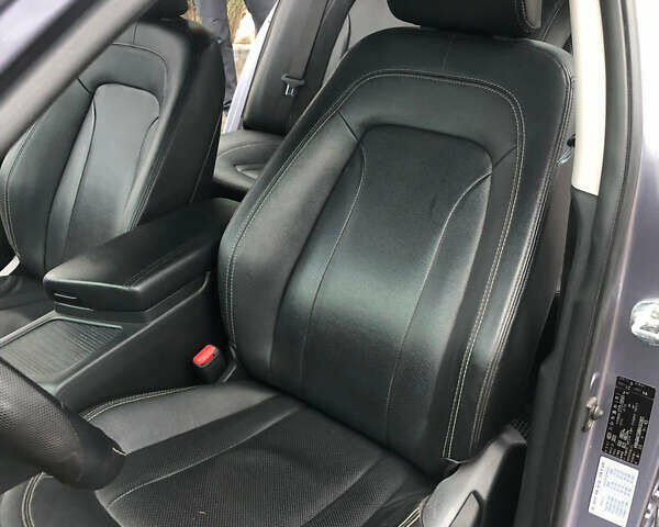 Серый Киа K5, объемом двигателя 2 л и пробегом 190 тыс. км за 10500 $, фото 5 на Automoto.ua