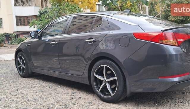 Серый Киа K5, объемом двигателя 2 л и пробегом 160 тыс. км за 9500 $, фото 25 на Automoto.ua