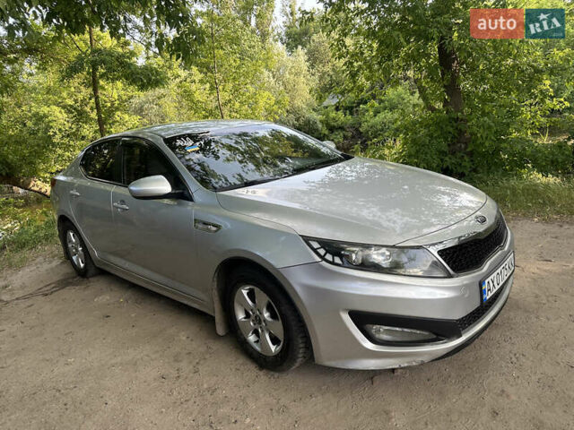 Серый Киа K5, объемом двигателя 2 л и пробегом 300 тыс. км за 7300 $, фото 3 на Automoto.ua