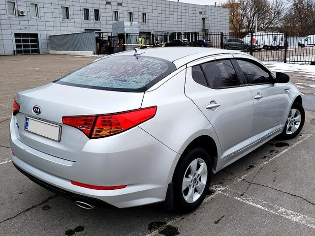 Серый Киа K5, объемом двигателя 20 л и пробегом 350 тыс. км за 6800 $, фото 3 на Automoto.ua