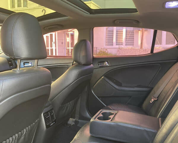 Серый Киа K5, объемом двигателя 2 л и пробегом 214 тыс. км за 7600 $, фото 5 на Automoto.ua
