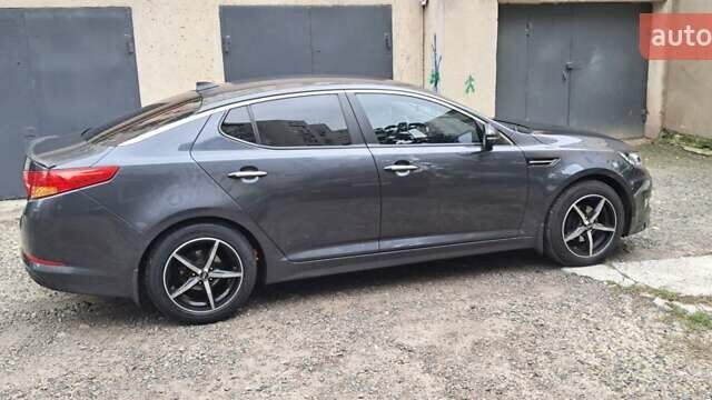 Серый Киа K5, объемом двигателя 2 л и пробегом 160 тыс. км за 9500 $, фото 8 на Automoto.ua