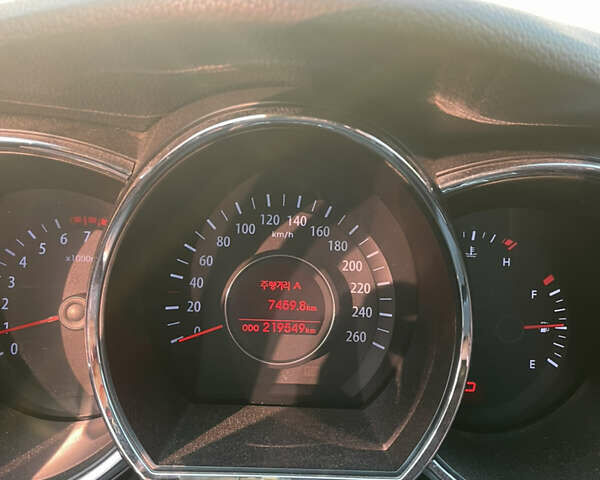 Серый Киа K5, объемом двигателя 2 л и пробегом 220 тыс. км за 8000 $, фото 16 на Automoto.ua