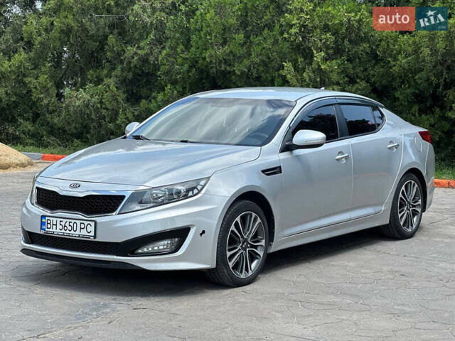 Серый Киа K5, объемом двигателя 2 л и пробегом 220 тыс. км за 8000 $, фото 6 на Automoto.ua