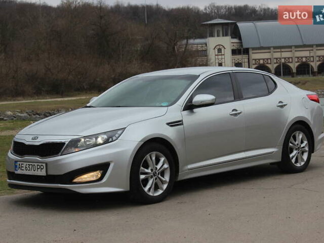 Серый Киа K5, объемом двигателя 2 л и пробегом 220 тыс. км за 9999 $, фото 1 на Automoto.ua