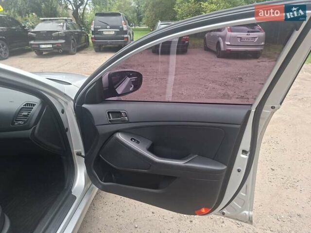 Серый Киа K5, объемом двигателя 2 л и пробегом 350 тыс. км за 7750 $, фото 15 на Automoto.ua