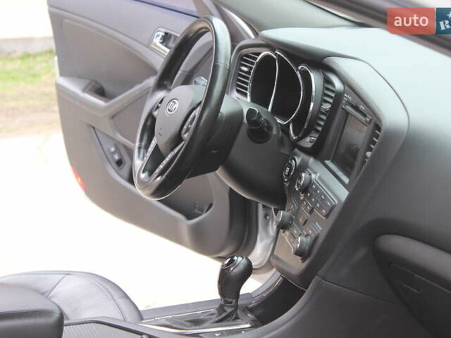 Серый Киа K5, объемом двигателя 2 л и пробегом 220 тыс. км за 9999 $, фото 29 на Automoto.ua