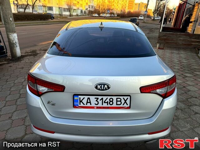 Серый Киа K5, объемом двигателя 2 л и пробегом 284 тыс. км за 6999 $, фото 5 на Automoto.ua