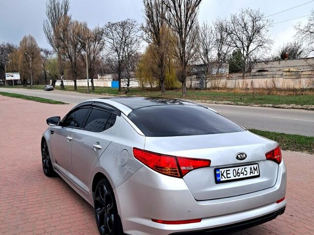 Серый Киа K5, объемом двигателя 2 л и пробегом 174 тыс. км за 8000 $, фото 2 на Automoto.ua