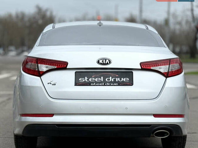 Сірий Кіа K5, об'ємом двигуна 2 л та пробігом 230 тис. км за 7999 $, фото 5 на Automoto.ua