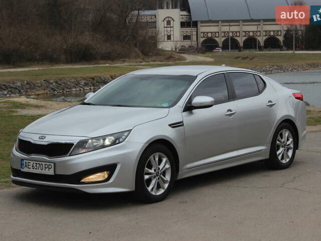 Серый Киа K5, объемом двигателя 2 л и пробегом 220 тыс. км за 9999 $, фото 2 на Automoto.ua