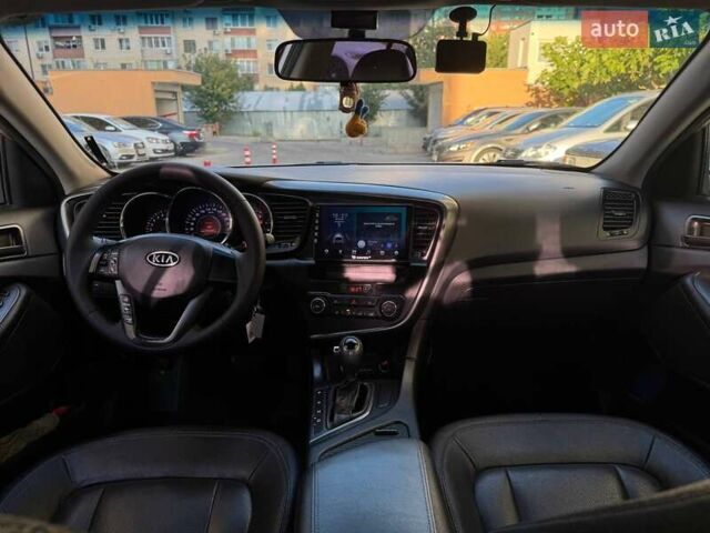 Сірий Кіа K5, об'ємом двигуна 2 л та пробігом 215 тис. км за 10200 $, фото 3 на Automoto.ua