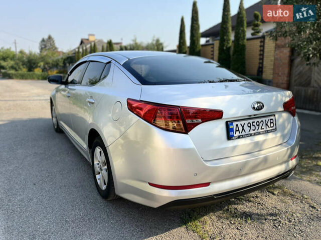 Серый Киа K5, объемом двигателя 2 л и пробегом 415 тыс. км за 6950 $, фото 9 на Automoto.ua