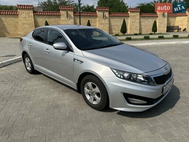 Серый Киа K5, объемом двигателя 2 л и пробегом 190 тыс. км за 9500 $, фото 18 на Automoto.ua