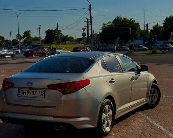 Сірий Кіа K5, об'ємом двигуна 2 л та пробігом 215 тис. км за 10200 $, фото 1 на Automoto.ua