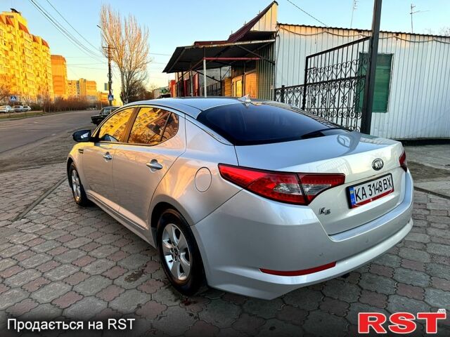 Серый Киа K5, объемом двигателя 2 л и пробегом 284 тыс. км за 6999 $, фото 4 на Automoto.ua