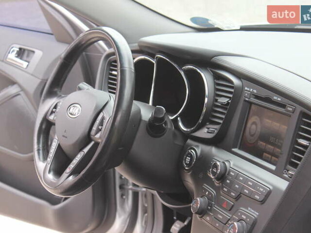 Серый Киа K5, объемом двигателя 2 л и пробегом 220 тыс. км за 9999 $, фото 27 на Automoto.ua
