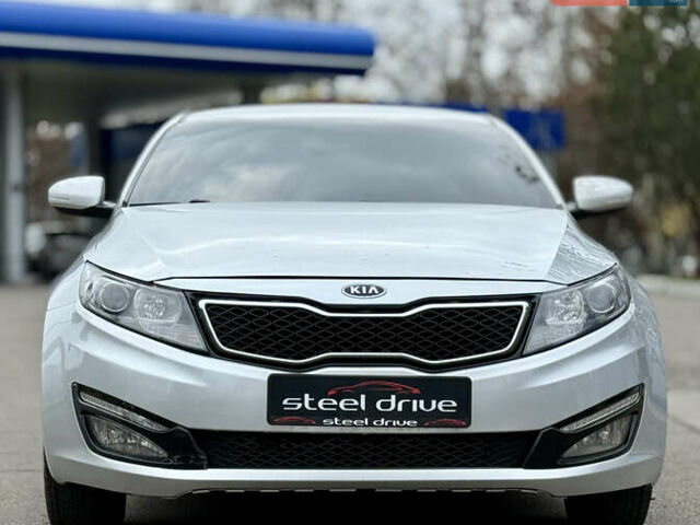 Сірий Кіа K5, об'ємом двигуна 2 л та пробігом 230 тис. км за 7999 $, фото 2 на Automoto.ua