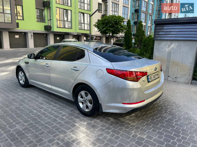 Сірий Кіа K5, об'ємом двигуна 2 л та пробігом 230 тис. км за 6500 $, фото 3 на Automoto.ua