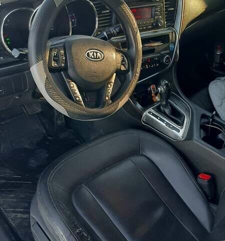 Серый Киа K5, объемом двигателя 2 л и пробегом 157 тыс. км за 10000 $, фото 9 на Automoto.ua