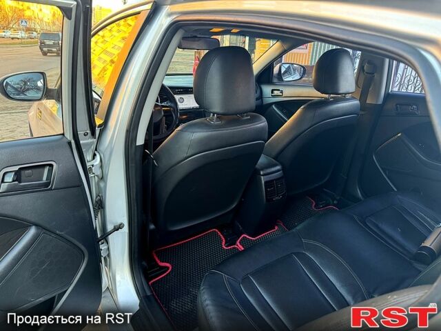 Серый Киа K5, объемом двигателя 2 л и пробегом 284 тыс. км за 6999 $, фото 9 на Automoto.ua