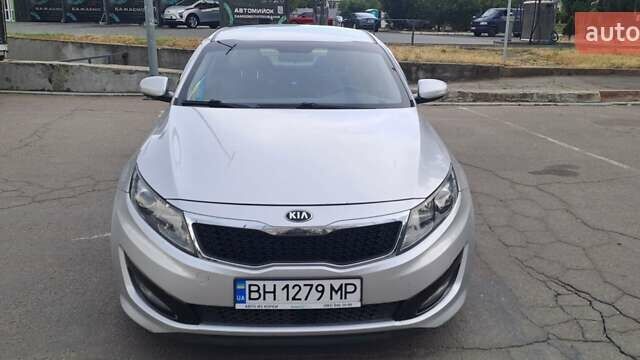 Серый Киа K5, объемом двигателя 2 л и пробегом 316 тыс. км за 7700 $, фото 2 на Automoto.ua