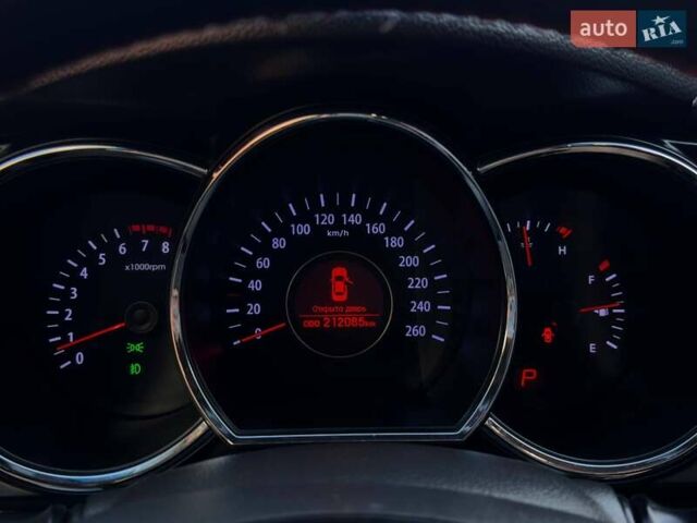 Сірий Кіа K5, об'ємом двигуна 2 л та пробігом 215 тис. км за 10200 $, фото 4 на Automoto.ua