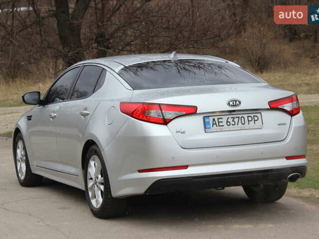 Серый Киа K5, объемом двигателя 2 л и пробегом 220 тыс. км за 9999 $, фото 10 на Automoto.ua
