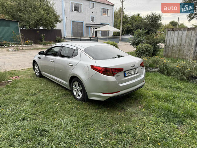 Серый Киа K5, объемом двигателя 2 л и пробегом 260 тыс. км за 7800 $, фото 3 на Automoto.ua