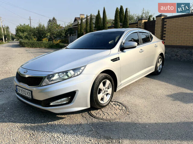 Серый Киа K5, объемом двигателя 2 л и пробегом 415 тыс. км за 6950 $, фото 2 на Automoto.ua