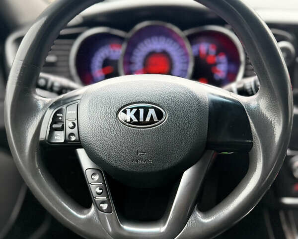 Сірий Кіа K5, об'ємом двигуна 2 л та пробігом 230 тис. км за 7999 $, фото 11 на Automoto.ua