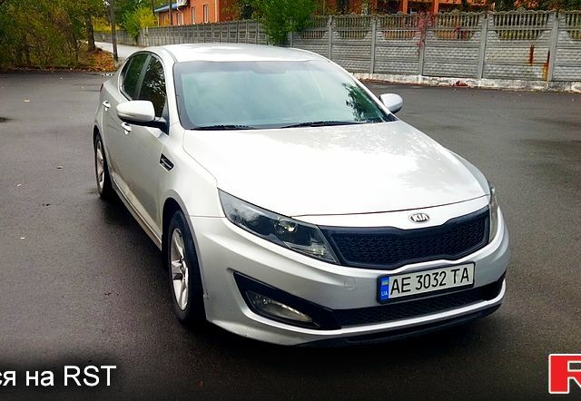 Серый Киа K5, объемом двигателя 2 л и пробегом 170 тыс. км за 10000 $, фото 6 на Automoto.ua