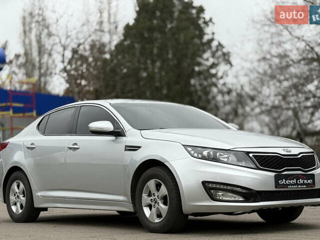 Сірий Кіа K5, об'ємом двигуна 2 л та пробігом 230 тис. км за 7999 $, фото 1 на Automoto.ua