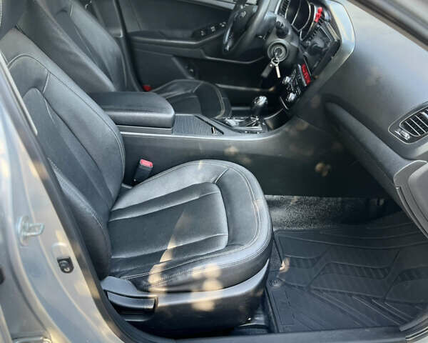 Серый Киа K5, объемом двигателя 2 л и пробегом 415 тыс. км за 6950 $, фото 17 на Automoto.ua