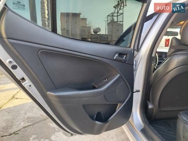Сірий Кіа K5, об'ємом двигуна 2 л та пробігом 300 тис. км за 8000 $, фото 9 на Automoto.ua