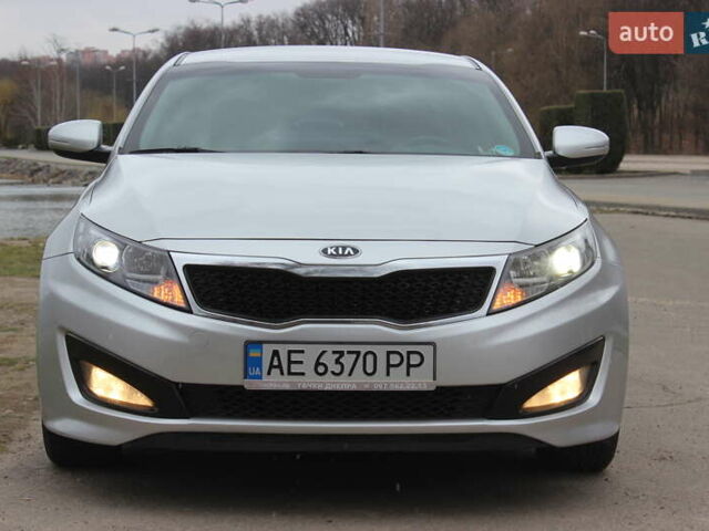 Серый Киа K5, объемом двигателя 2 л и пробегом 220 тыс. км за 9999 $, фото 5 на Automoto.ua