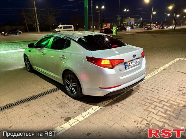 Сірий Кіа K5, об'ємом двигуна 2 л та пробігом 260 тис. км за 8200 $, фото 3 на Automoto.ua