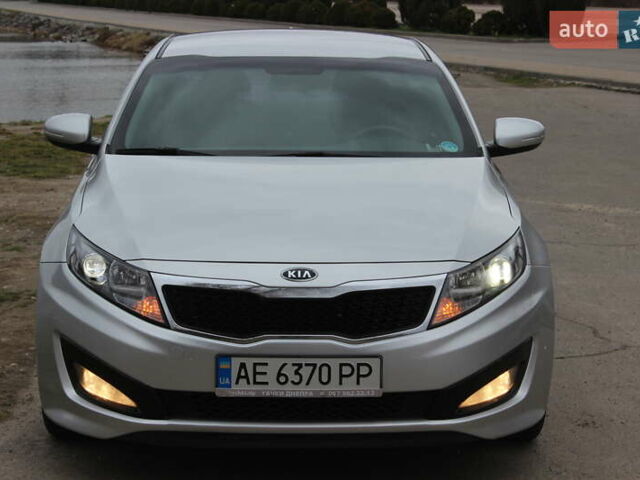 Серый Киа K5, объемом двигателя 2 л и пробегом 220 тыс. км за 9999 $, фото 4 на Automoto.ua