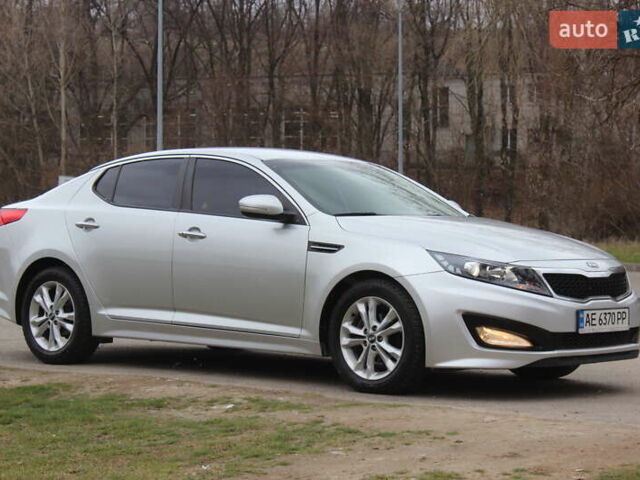 Серый Киа K5, объемом двигателя 2 л и пробегом 220 тыс. км за 9999 $, фото 6 на Automoto.ua