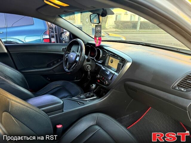 Серый Киа K5, объемом двигателя 2 л и пробегом 284 тыс. км за 6999 $, фото 7 на Automoto.ua