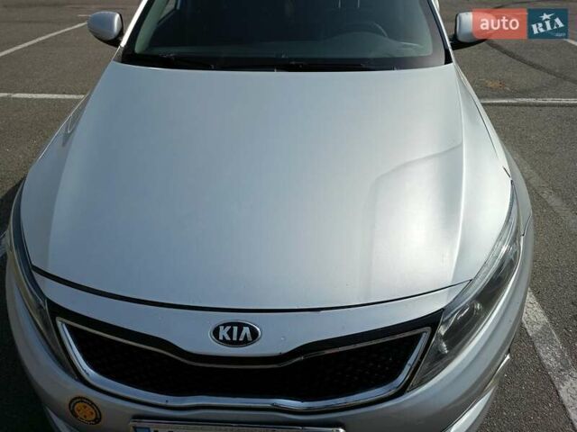 Серый Киа K5, объемом двигателя 2 л и пробегом 300 тыс. км за 8222 $, фото 9 на Automoto.ua