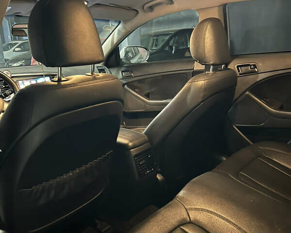 Серый Киа K5, объемом двигателя 2 л и пробегом 239 тыс. км за 8600 $, фото 13 на Automoto.ua