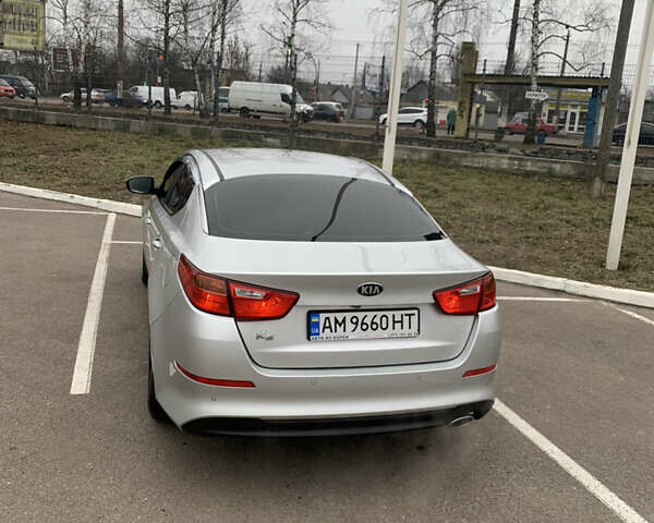 Серый Киа K5, объемом двигателя 2 л и пробегом 241 тыс. км за 8800 $, фото 5 на Automoto.ua