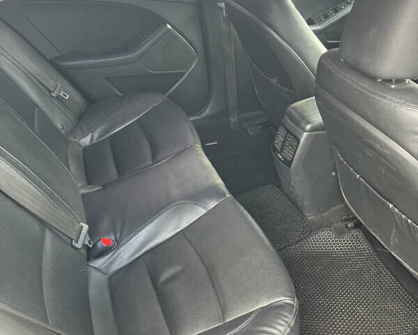 Серый Киа K5, объемом двигателя 2 л и пробегом 345 тыс. км за 8500 $, фото 4 на Automoto.ua