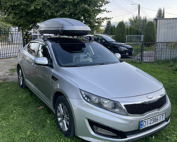 Серый Киа K5, объемом двигателя 2 л и пробегом 285 тыс. км за 8000 $, фото 1 на Automoto.ua